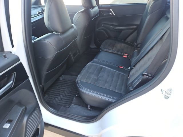 Used 2024 Mitsubishi Outlander SE Black Edition image 21