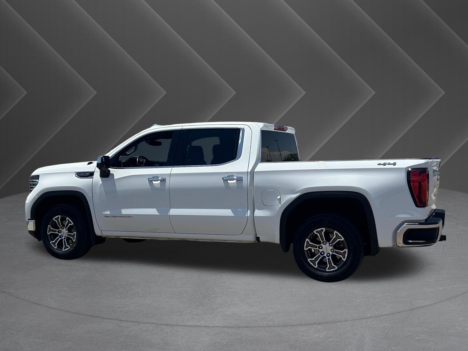 Used 2025 GMC Sierra 1500 SLT AWD/4WD image 3