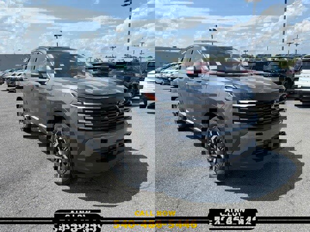 New 2025 Nissan Kicks SV w/ Illumination Package