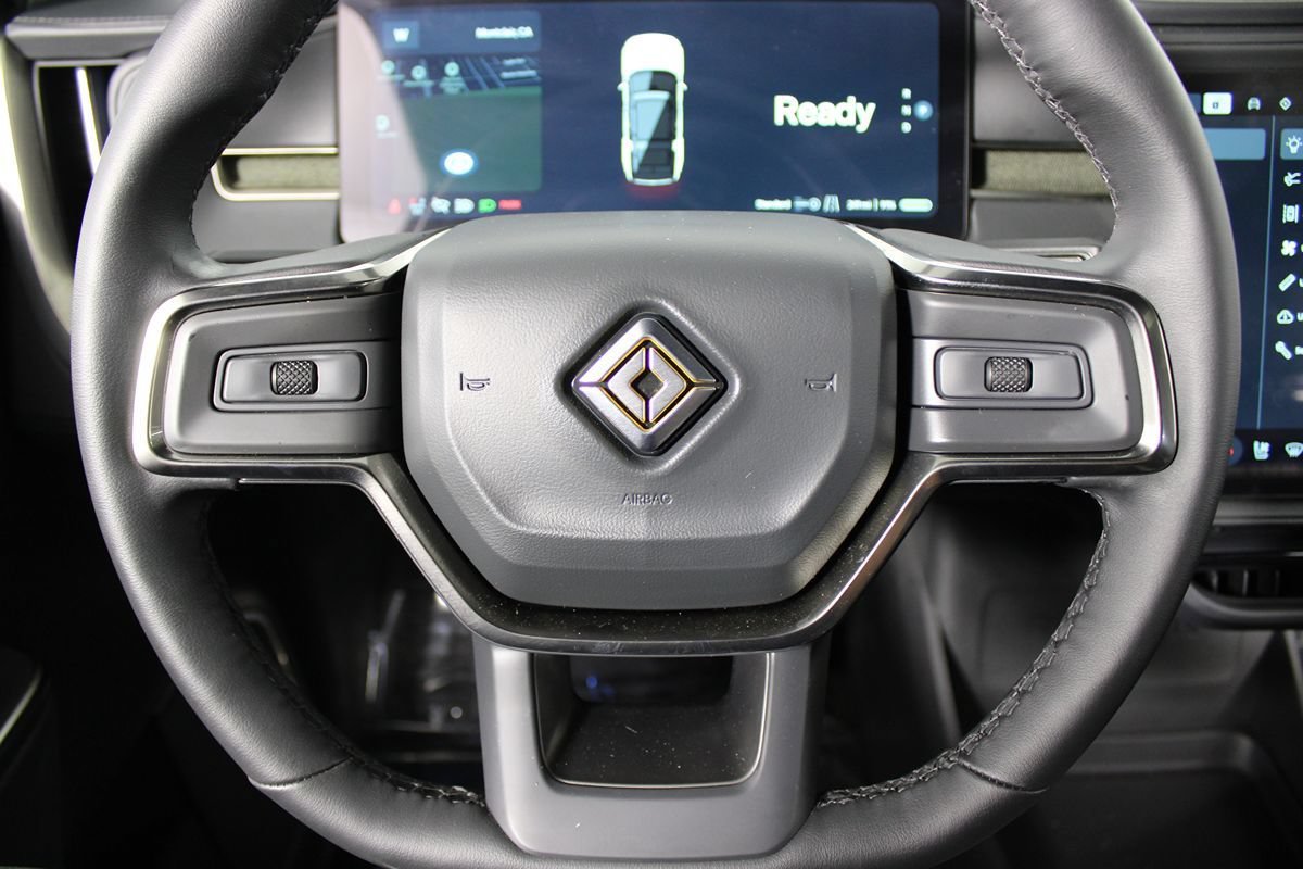Used 2025 Rivian R1S Adventure Dual AWD/4WD image 15