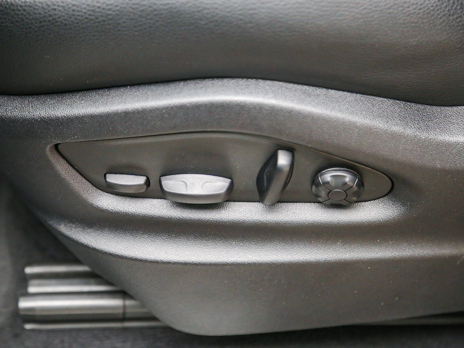 Certified 2024 Porsche Cayenne AWD/4WD image 25