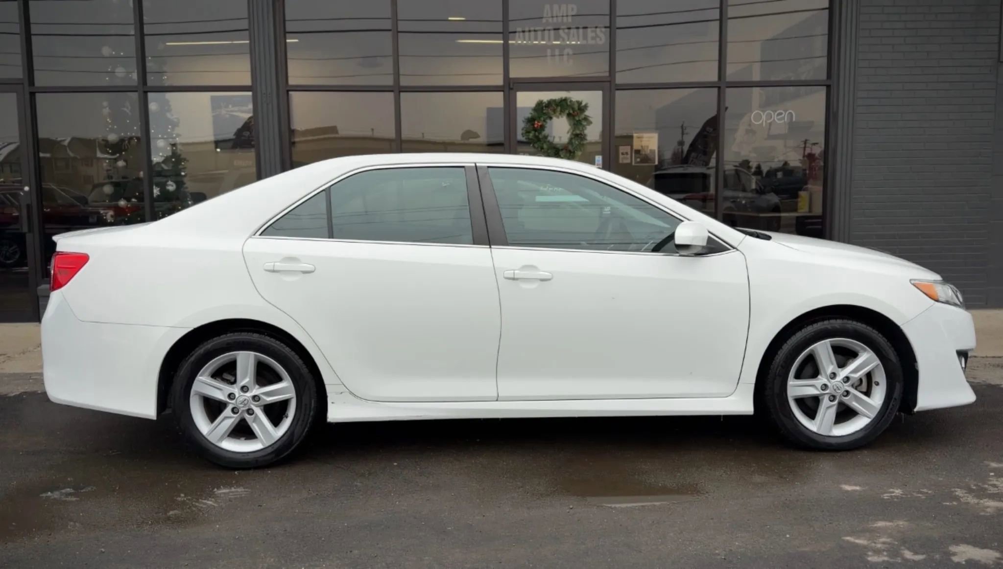 Used 2013 Toyota Camry SE image 2