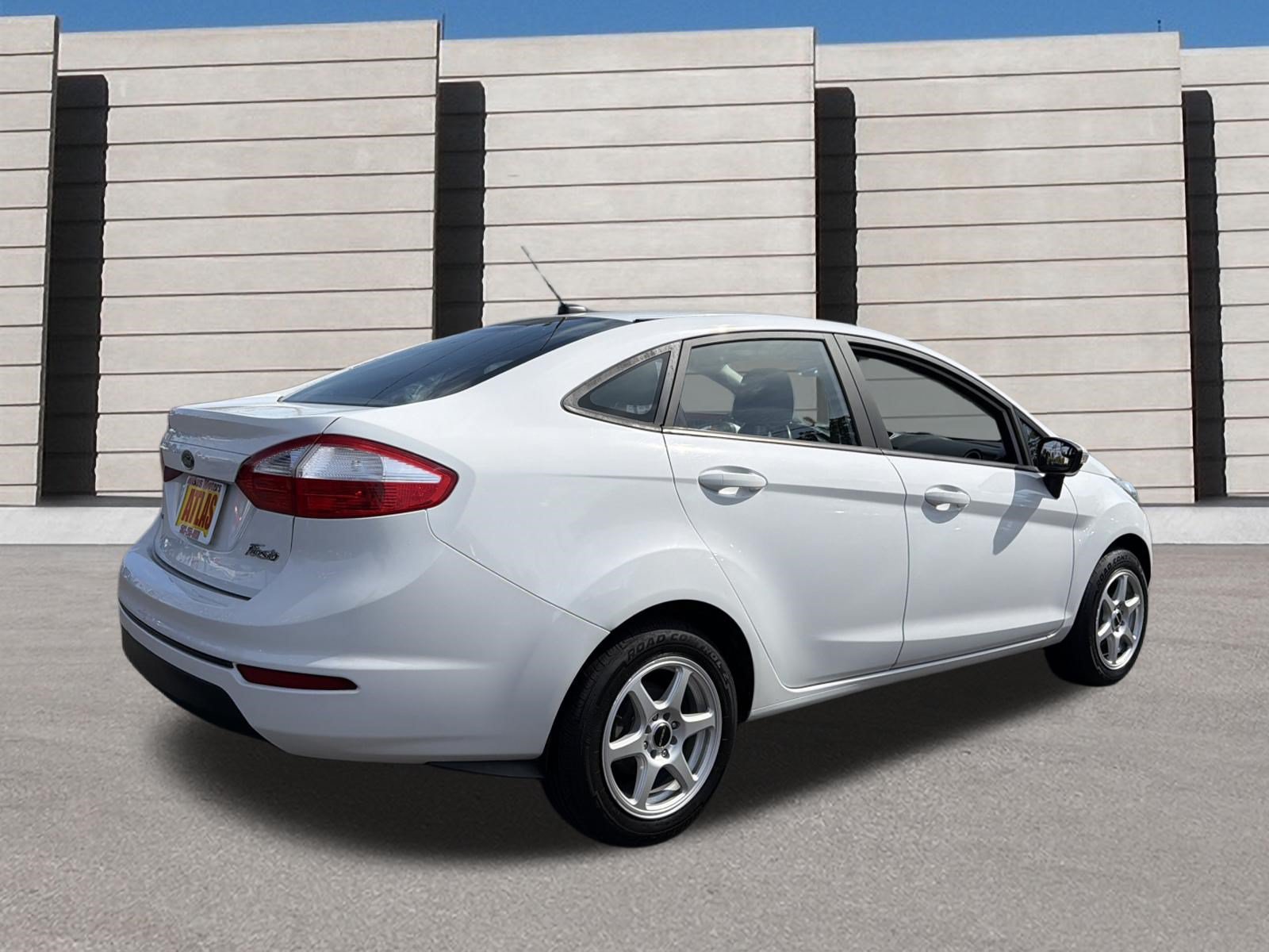 Used 2016 Ford Fiesta SE FWD image 4