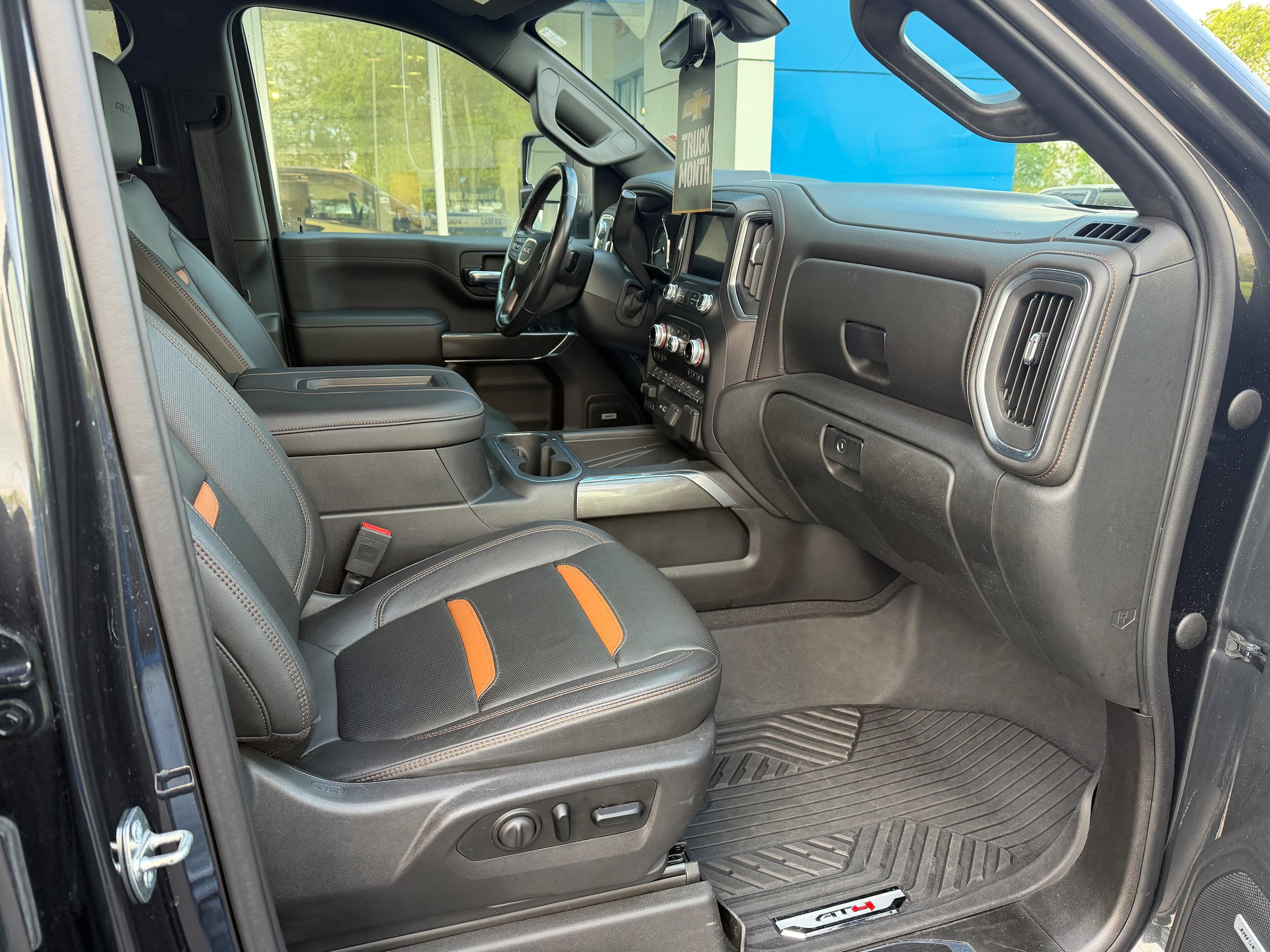 Used 2020 GMC Sierra 2500 AT4 w/ AT4 Premium Package AWD/4WD image 5