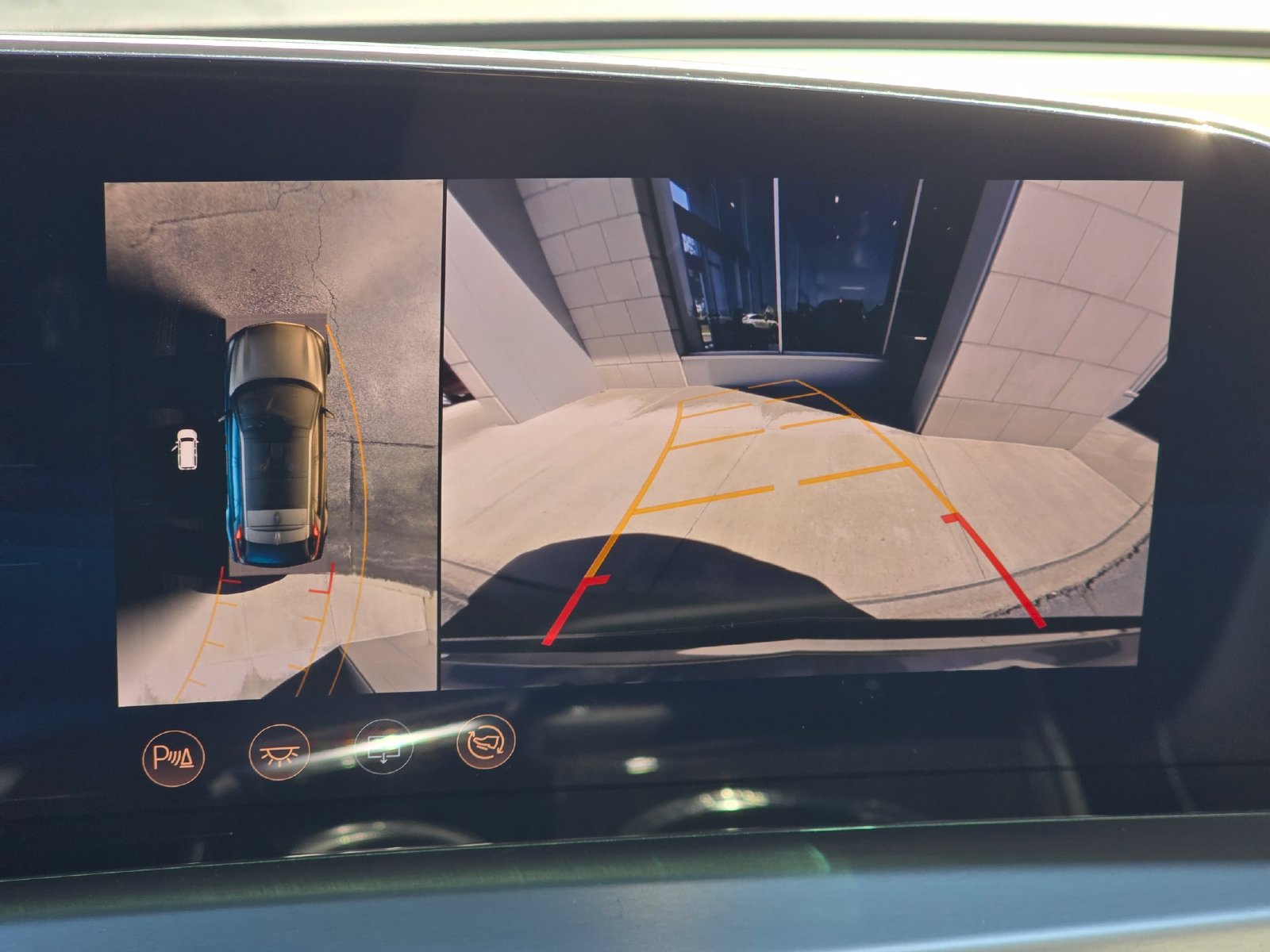 Certified 2024 Cadillac Lyriq Sport w/ LPO, Floor Liner Package AWD/4WD image 6