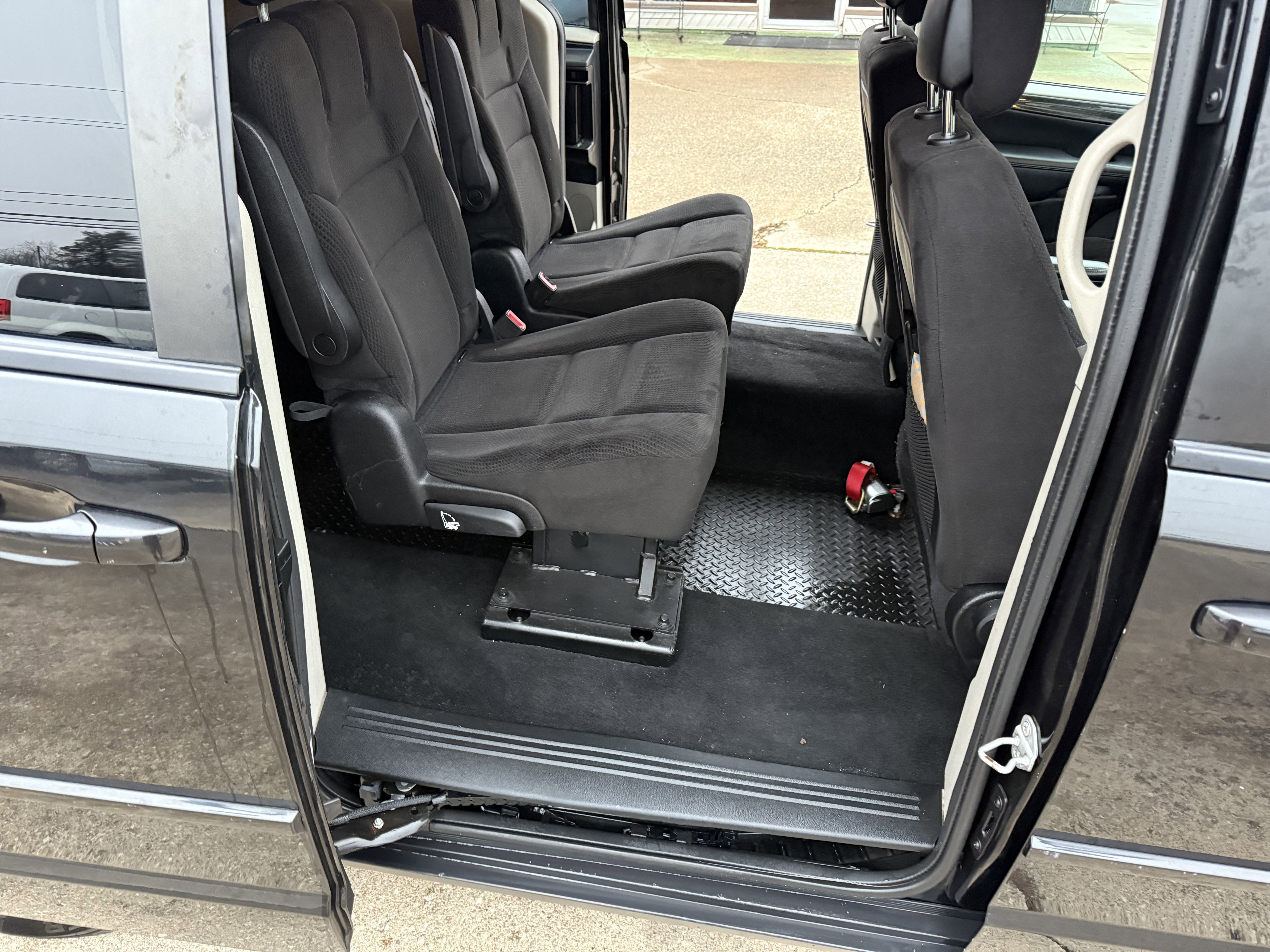 Used 2014 Dodge Grand Caravan SE w/ Quick Order Package 29E SE image 12