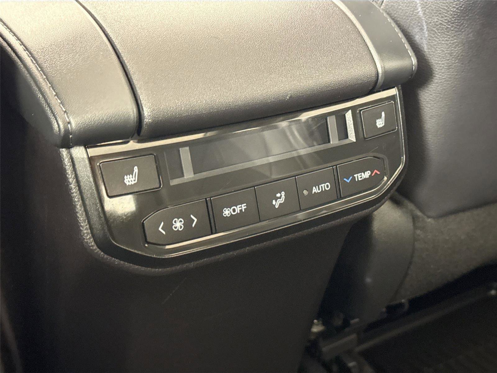 Certified 2025 Toyota Highlander Platinum image 39