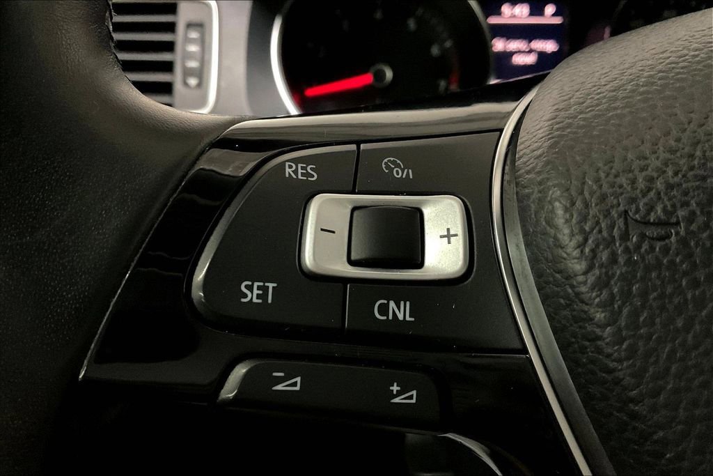 Used 2017 Volkswagen Jetta SE image 12