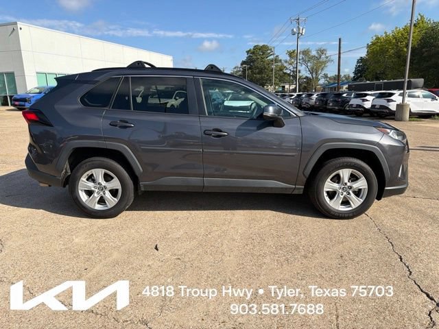 Used 2020 Toyota RAV4 XLE w/ Convenience Package FWD image 5