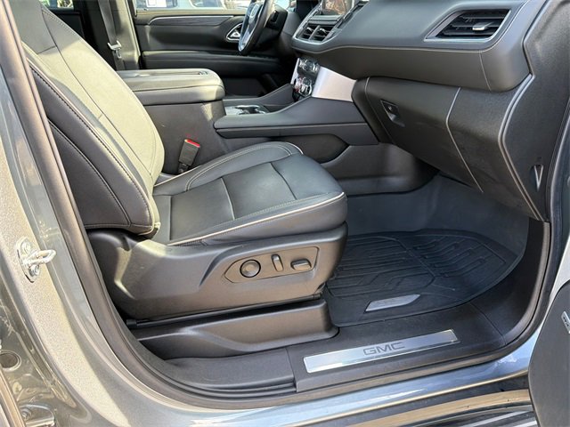 Used 2022 GMC Yukon SLT w/ SLT Premium Package image 13