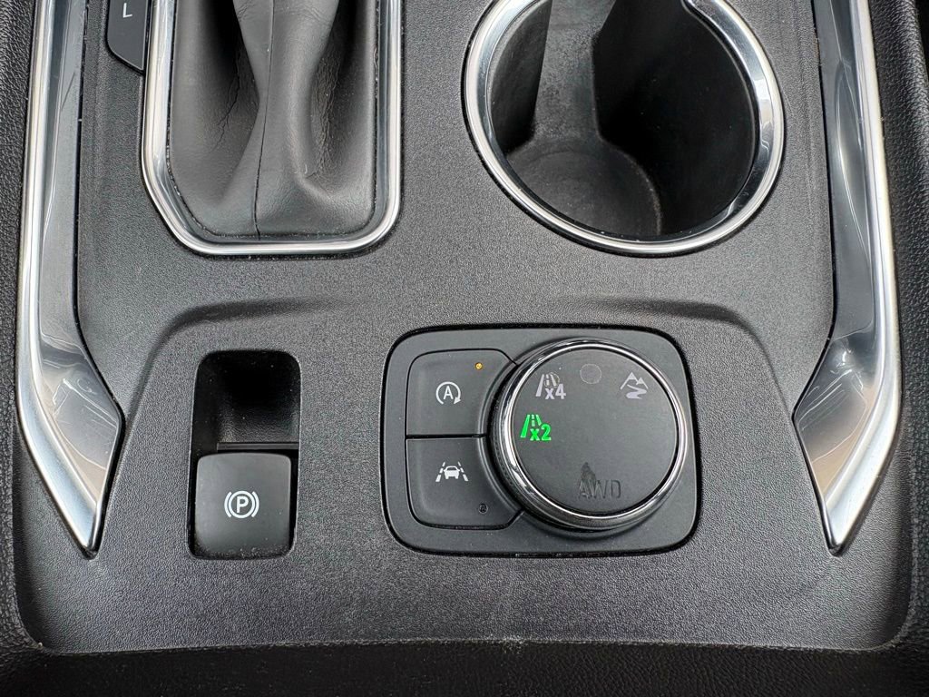 Used 2023 Chevrolet Traverse LS image 35