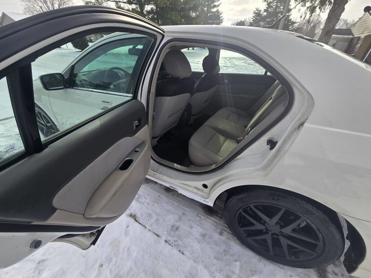 Used 2011 Ford Fusion SEL image 12