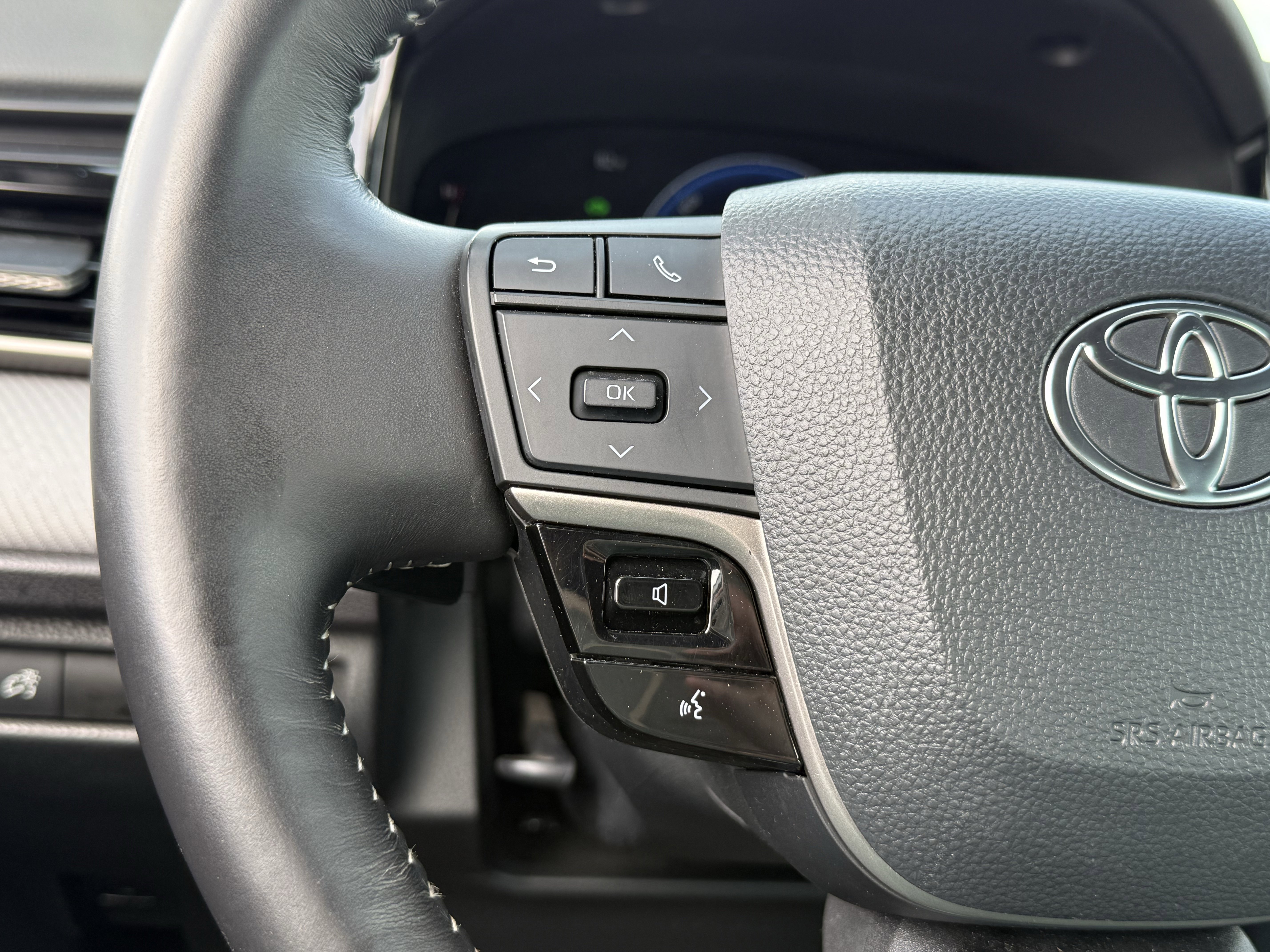 Used 2025 Toyota Camry SE FWD image 25