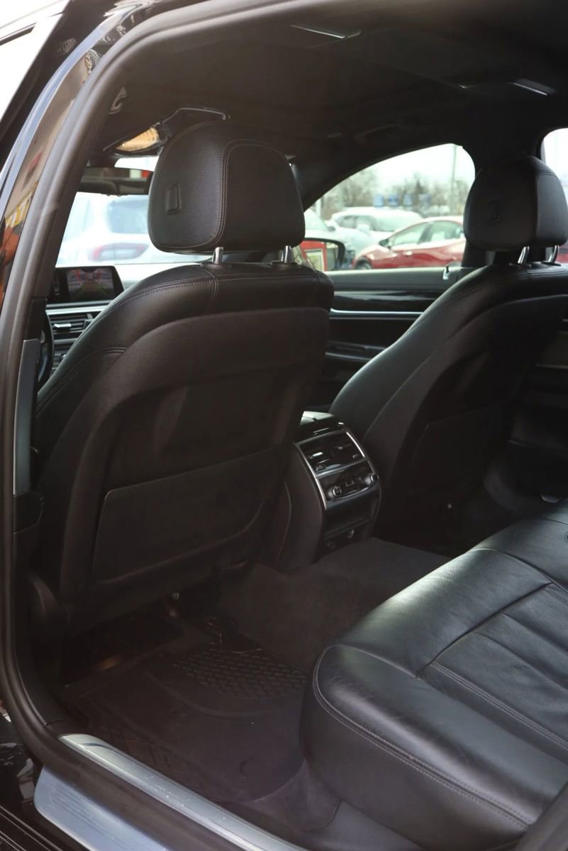 Used 2019 BMW 740i 740i Sedan 4D w/ M Sport Package image 35