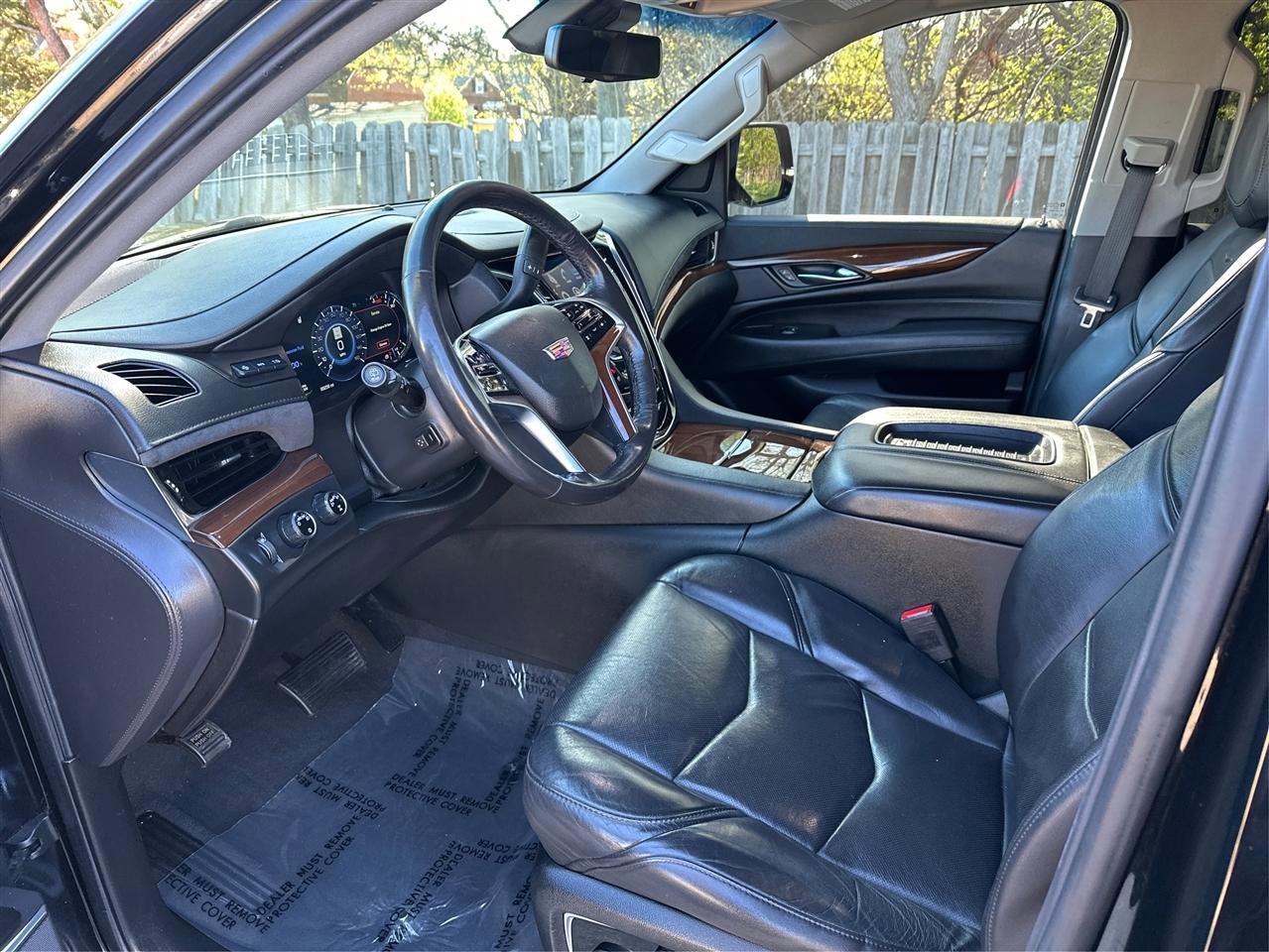 Used 2019 Cadillac Escalade Luxury w/ Escalade Sport Edition AWD/4WD image 9