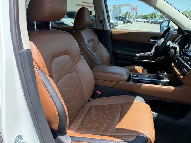 Used 2023 Nissan Pathfinder Platinum w/ Cargo Package AWD/4WD image 13