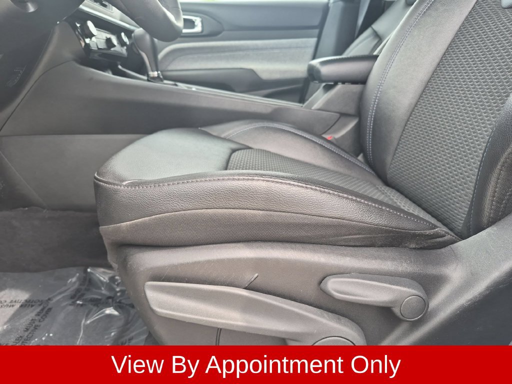 Used 2025 Jeep Compass Latitude AWD/4WD image 14