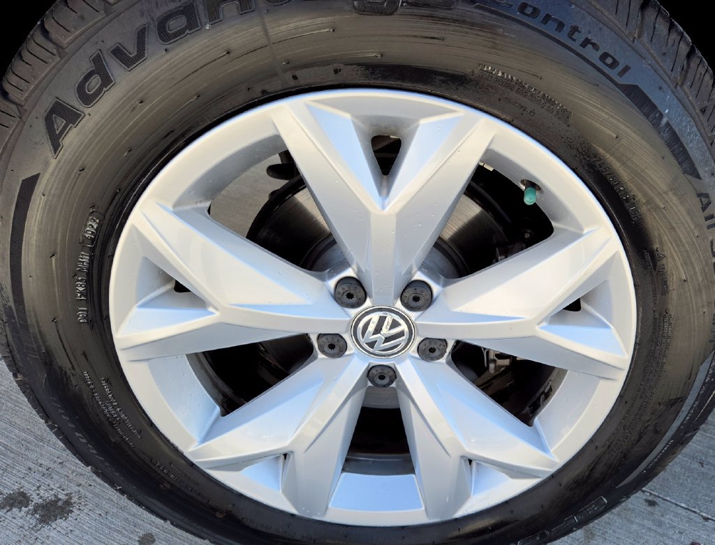Used 2018 Volkswagen Atlas Launch Edition FWD image 9