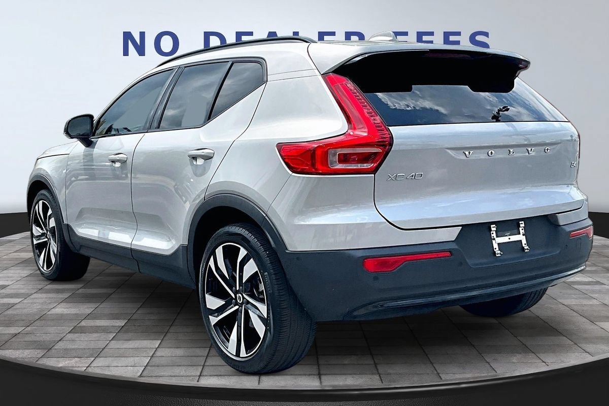 Used 2023 Volvo XC40 B4 Ultimate w/ Protection Package Premier FWD image 4