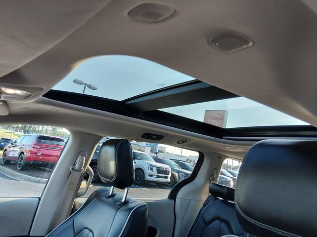 Used 2023 Chrysler Pacifica Limited FWD image 12