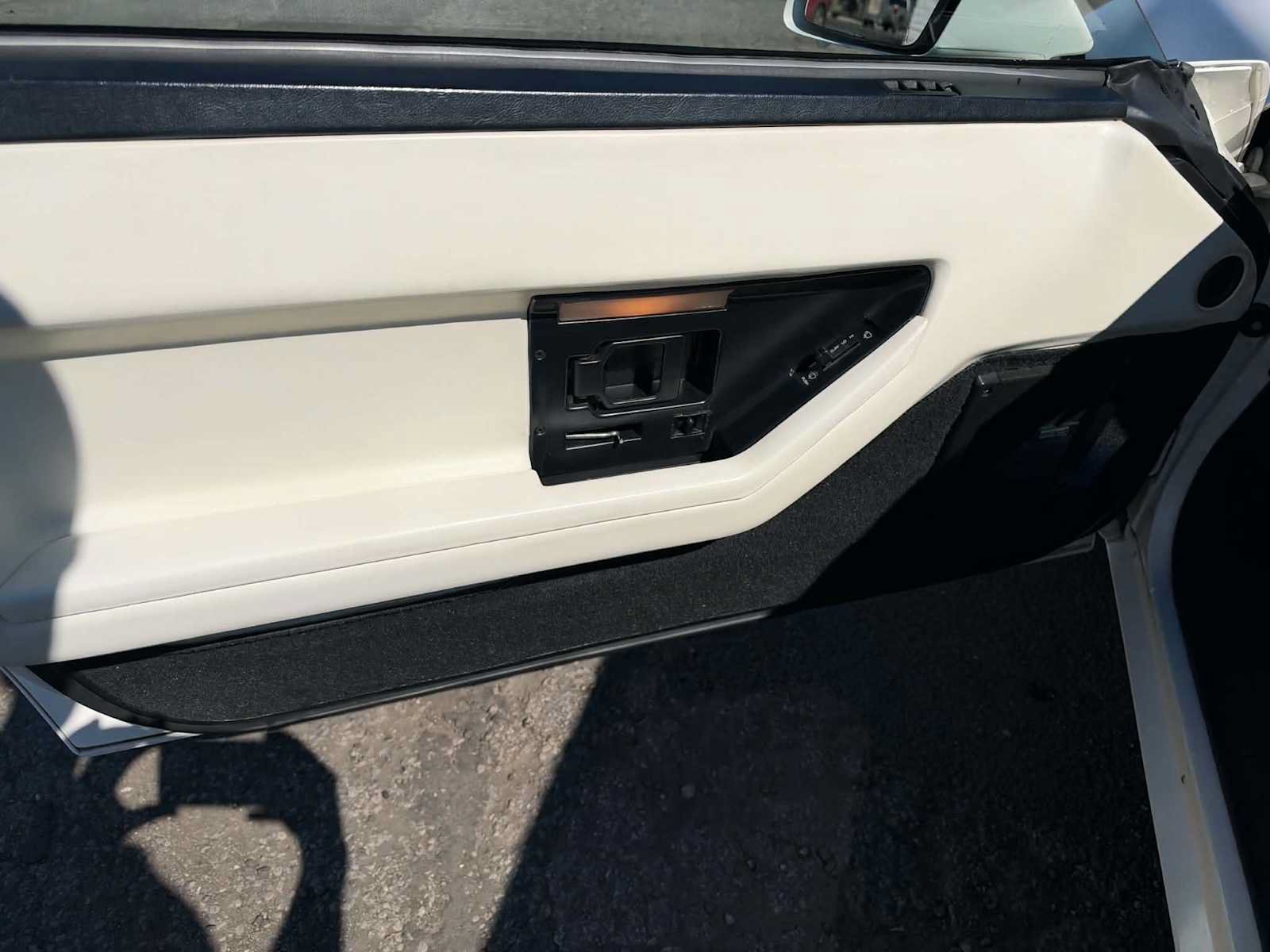 Used 1988 Chevrolet Corvette Coupe RWD image 12