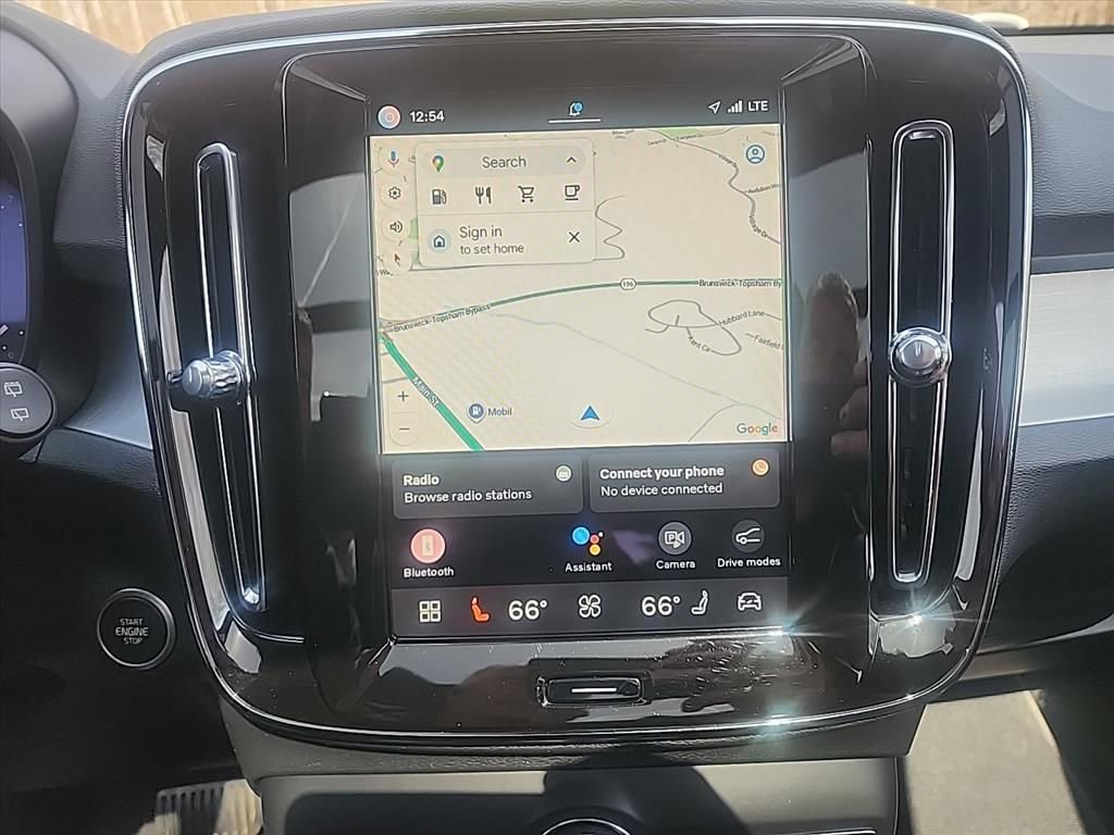 Certified 2025 Volvo XC40 B5 Core AWD/4WD image 23