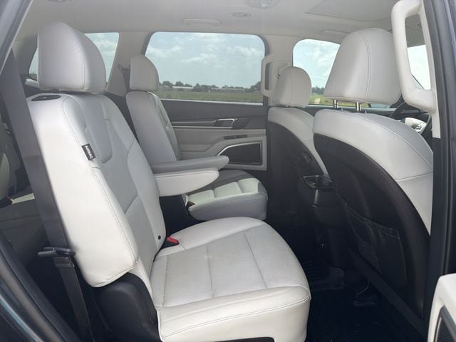 Used 2025 Kia Telluride S FWD image 16