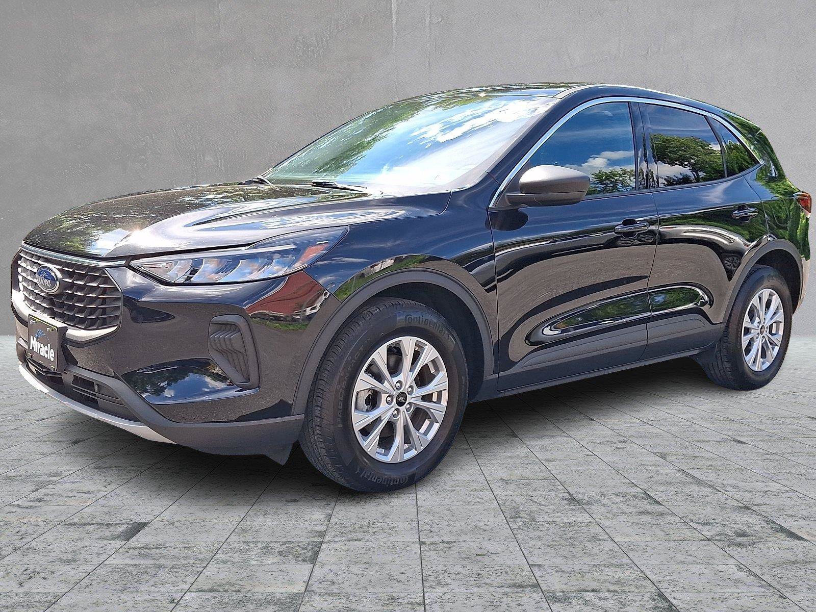 Used 2023 Ford Escape Active AWD/4WD image 3