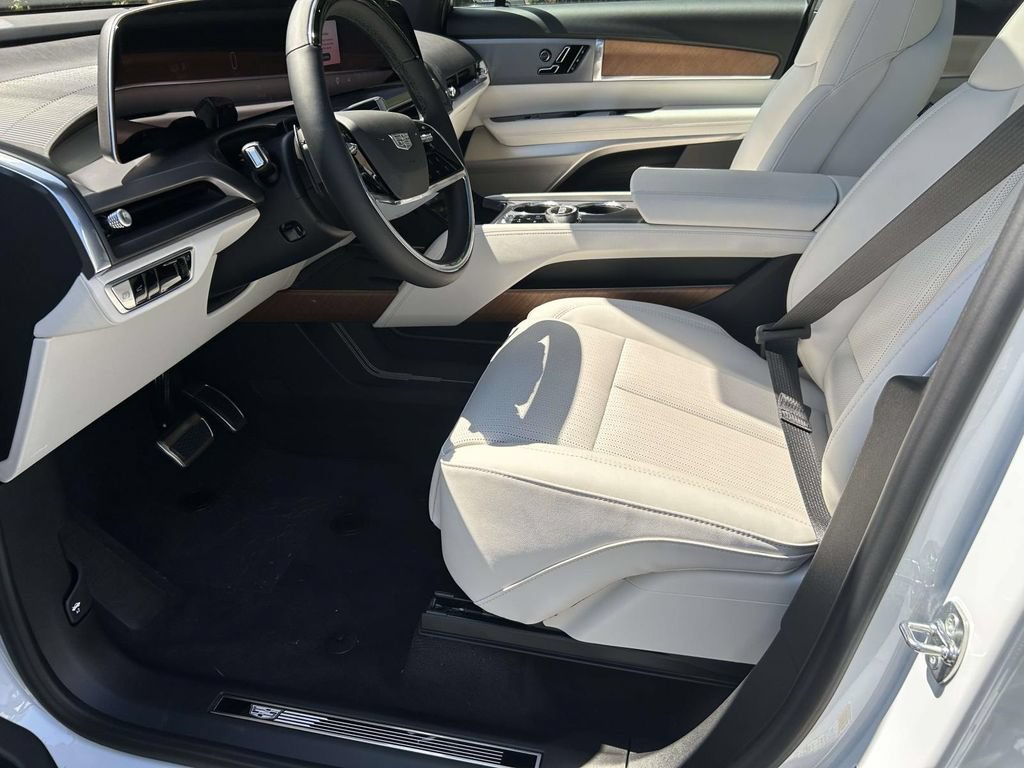 New 2027 Cadillac Vistiq Sport w/ LPO, Floor Liner Package AWD/4WD image 22
