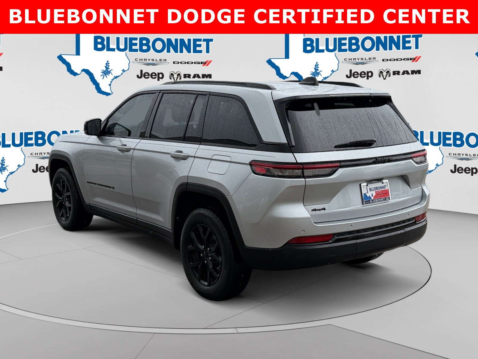 Used 2024 Jeep Grand Cherokee Altitude AWD/4WD image 7