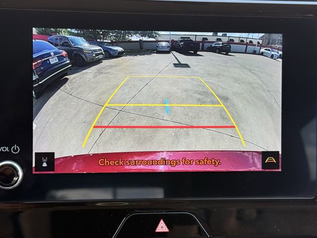 Used 2023 Toyota Venza LE AWD/4WD image 17