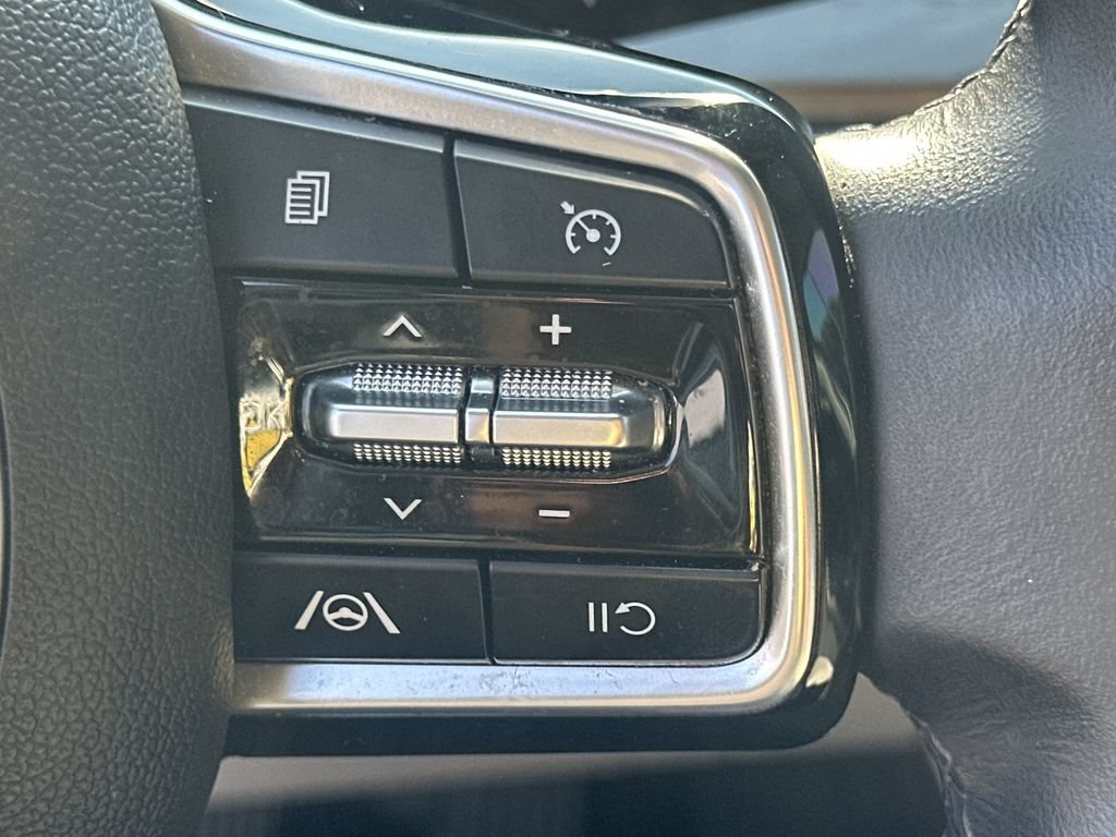 Used 2024 Kia Carnival LX FWD image 24