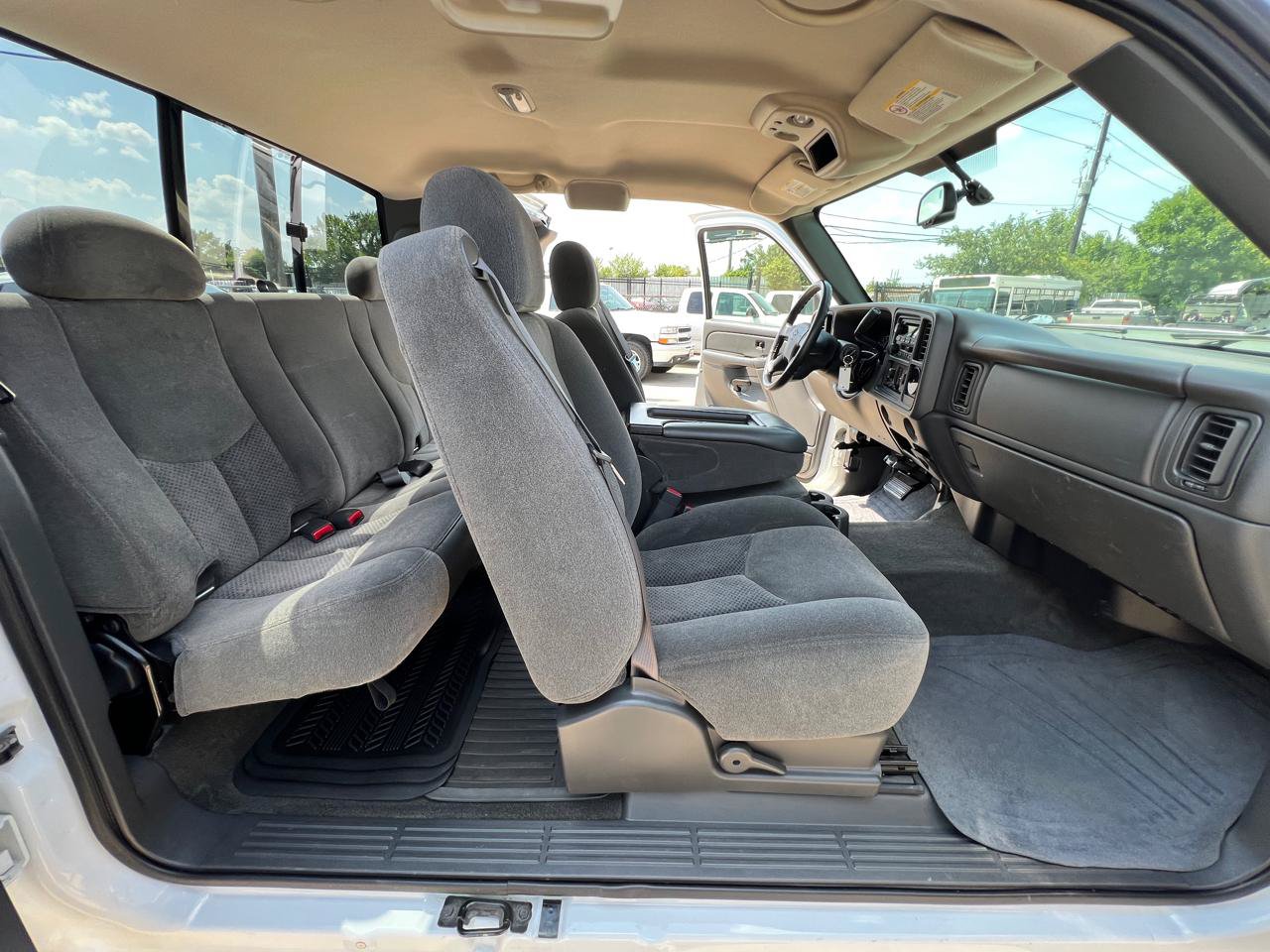 Used 2005 Chevrolet Silverado 2500 LS w/ Heavy-Duty Power Package RWD image 17