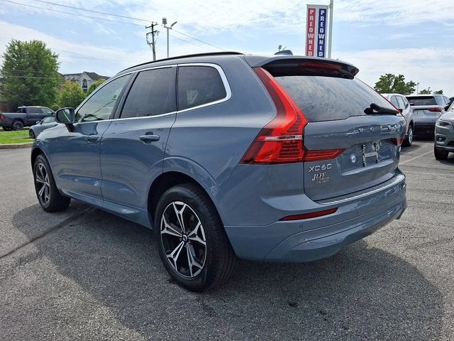 Used 2022 Volvo XC60 B5 Momentum w/ Climate Package AWD/4WD image 4