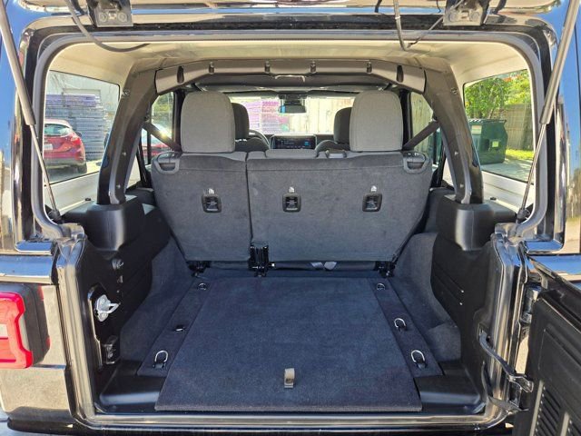 Used 2025 Jeep Wrangler Unlimited Rubicon image 7