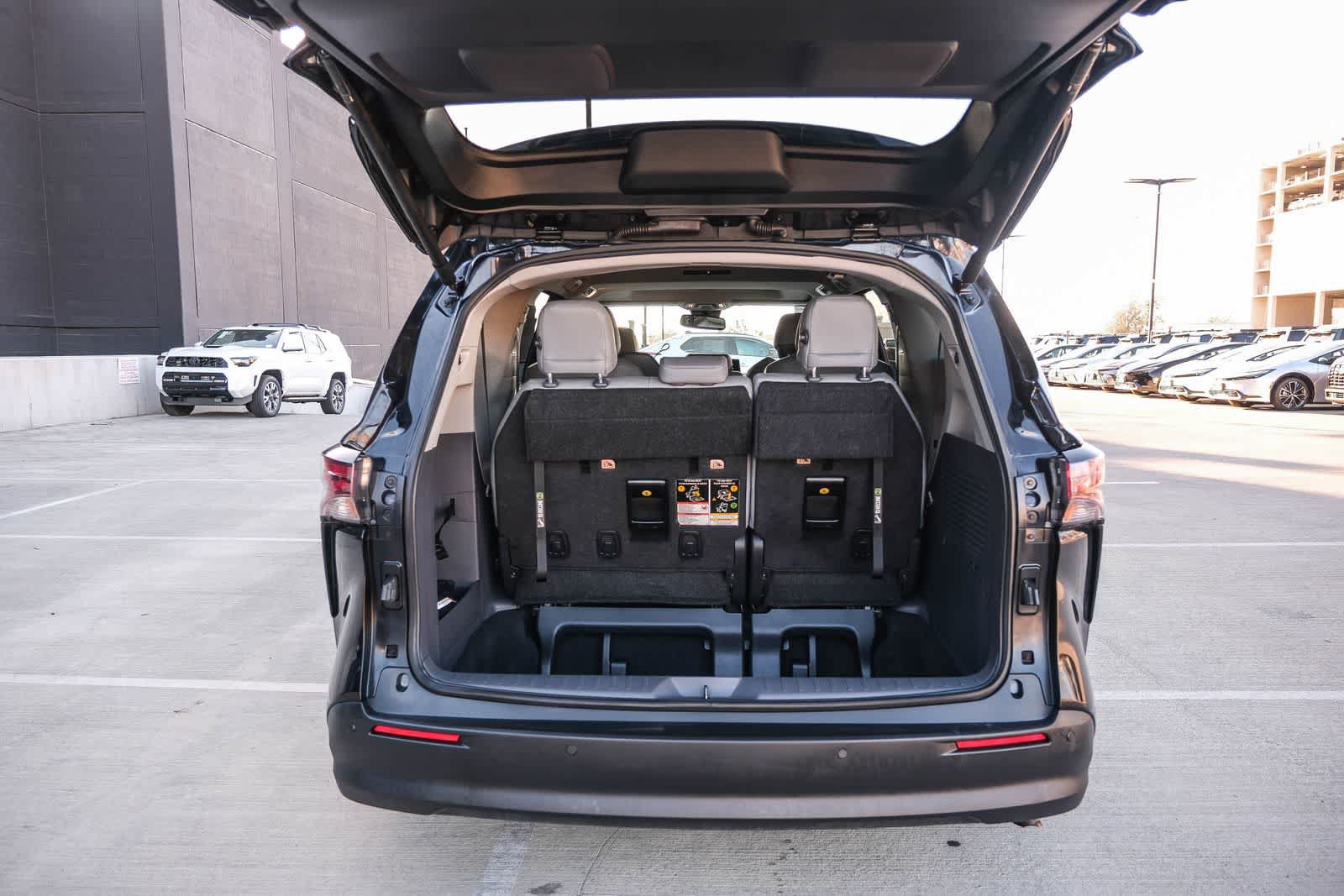 Certified 2024 Toyota Sienna XLE FWD image 22