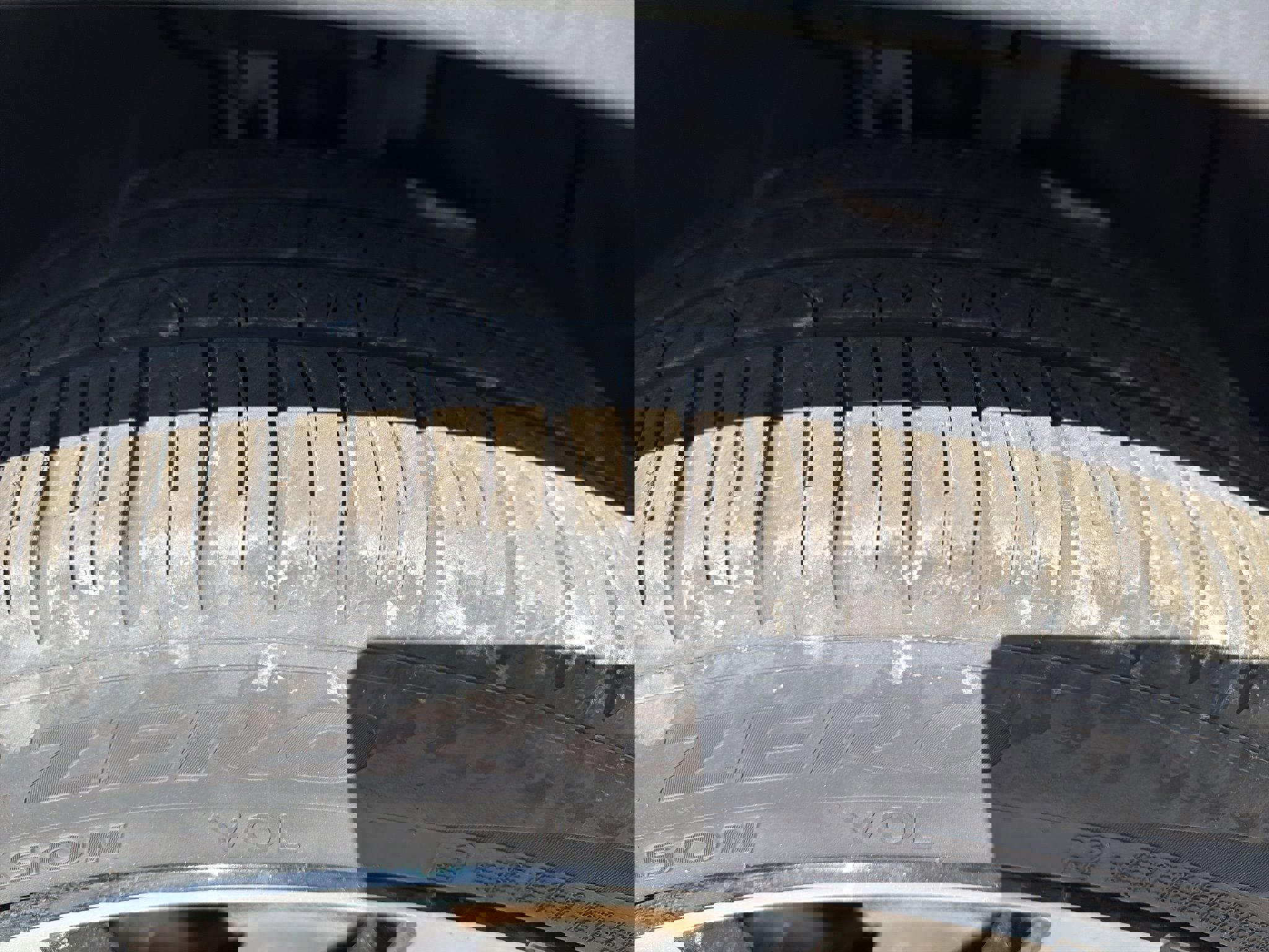 Used 2025 Volvo XC40 B5 Plus image 5