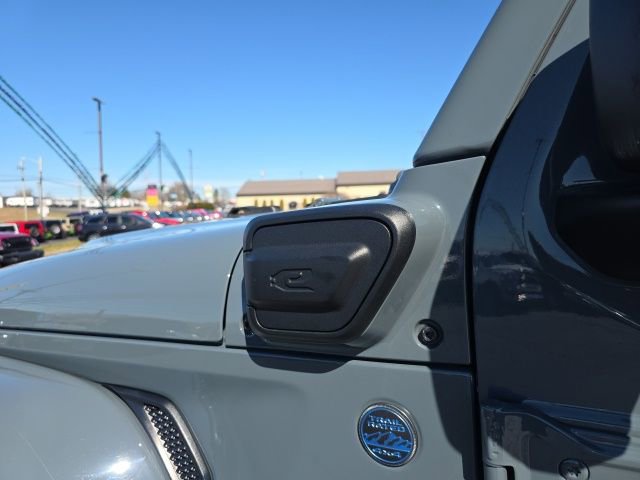 Used 2025 Jeep Wrangler Unlimited Sahara w/ Safety Group AWD/4WD image 54