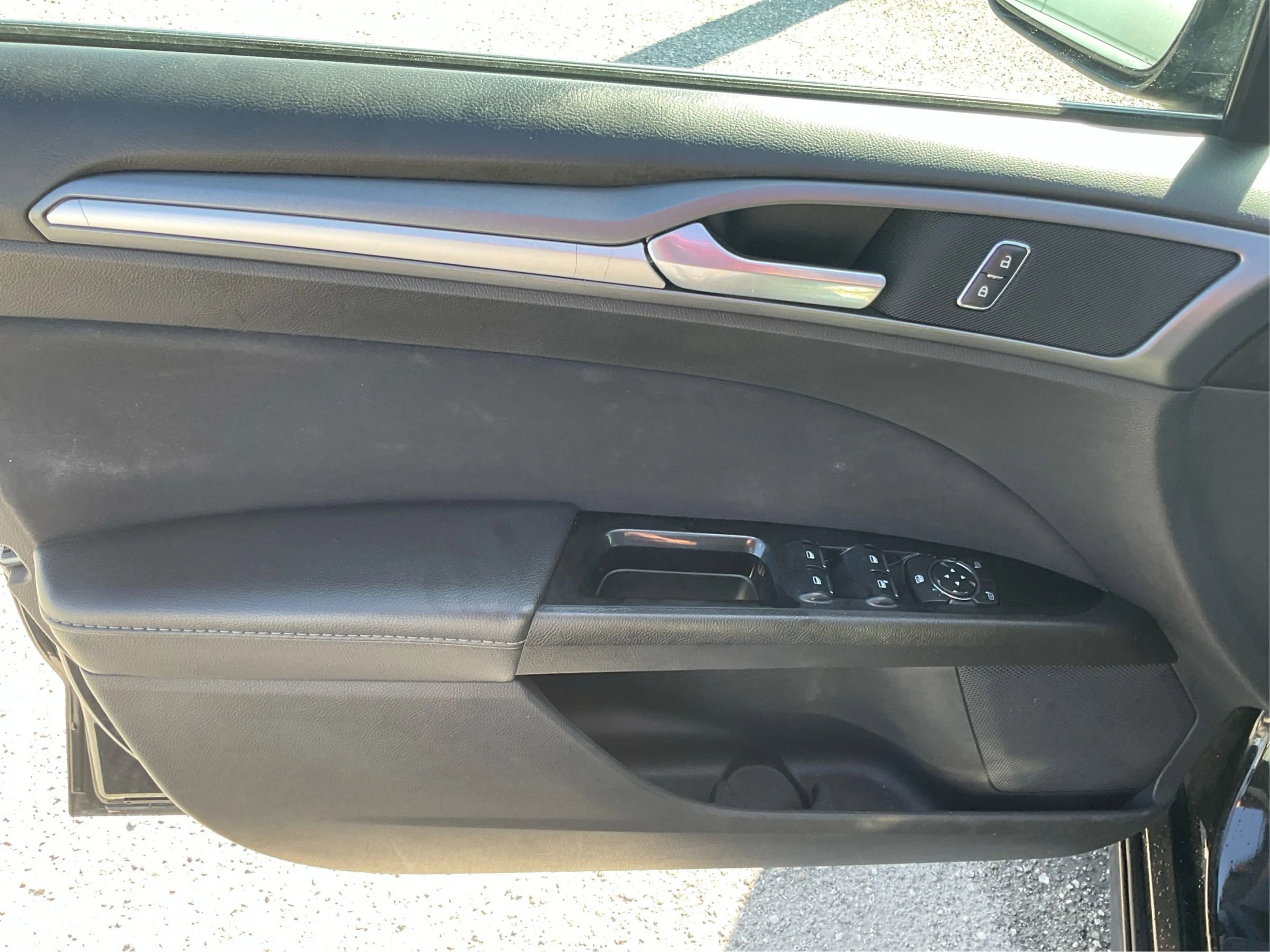 Used 2015 Ford Fusion SE image 18