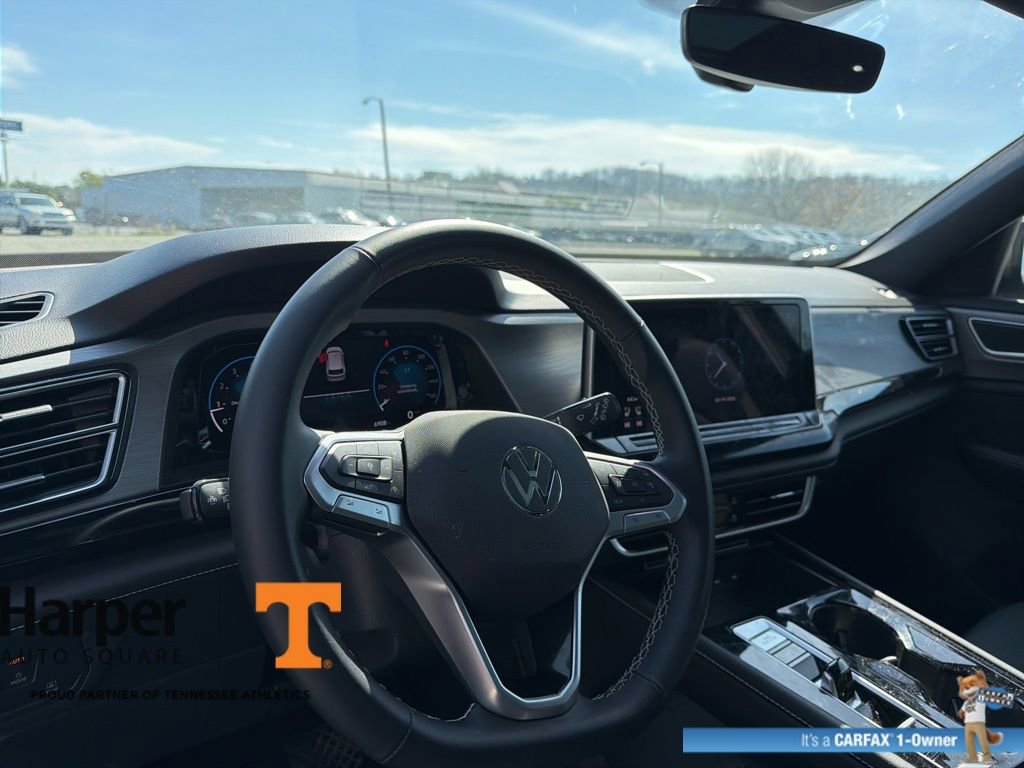 Used 2025 Volkswagen Atlas Cross Sport SE w/ Panoramic Sunroof Package image 14