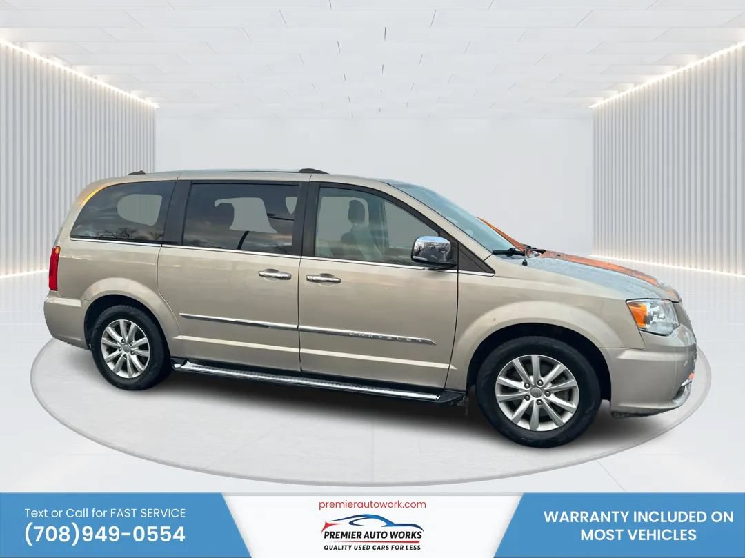 Used 2015 Chrysler Town & Country Limited Platinum FWD image 8