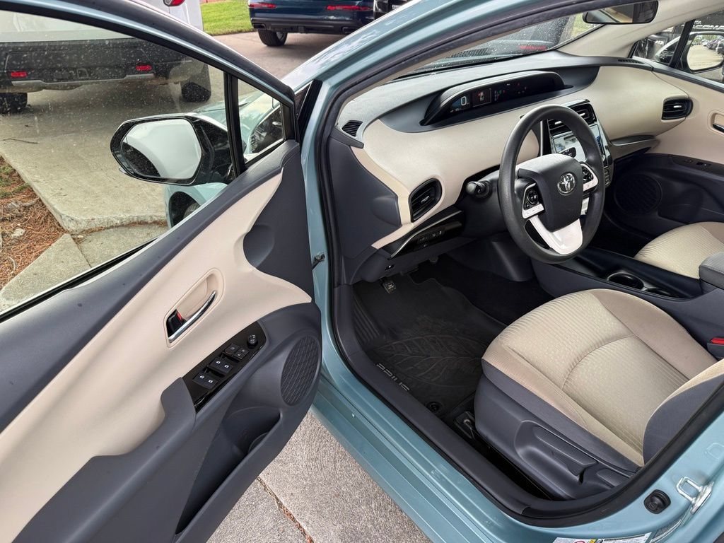 Used 2017 Toyota Prius Two w/ Prius Two Safety Plus Package FWD image 10