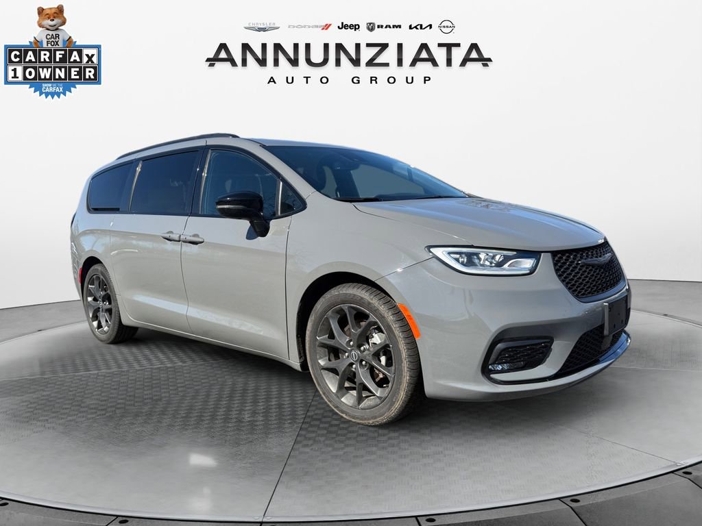 Used 2025 Chrysler Pacifica Limited image 7