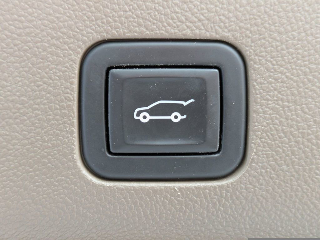 Used 2021 GMC Yukon XL Denali w/ Denali Premium Package RWD image 14