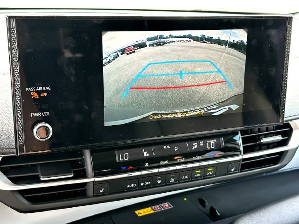 Certified 2025 Toyota Sienna XLE FWD image 15