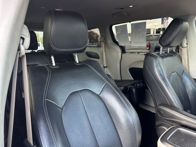 Used 2022 Chrysler Pacifica Touring-L image 24