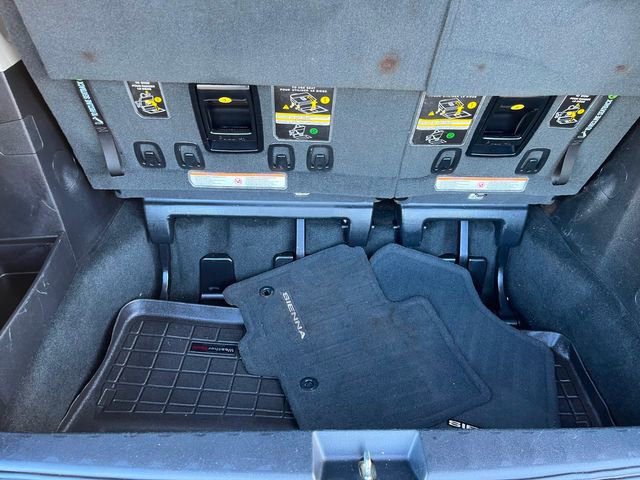 Used 2017 Toyota Sienna Limited Premium image 11