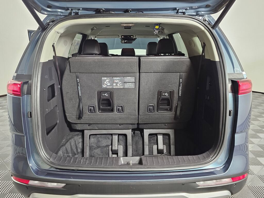 Used 2024 Kia Carnival EX image 15