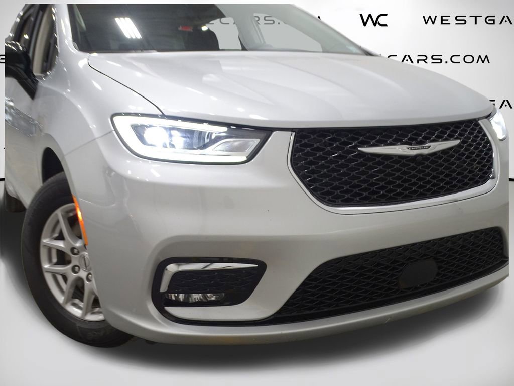 Used 2024 Chrysler Pacifica Touring-L image 45