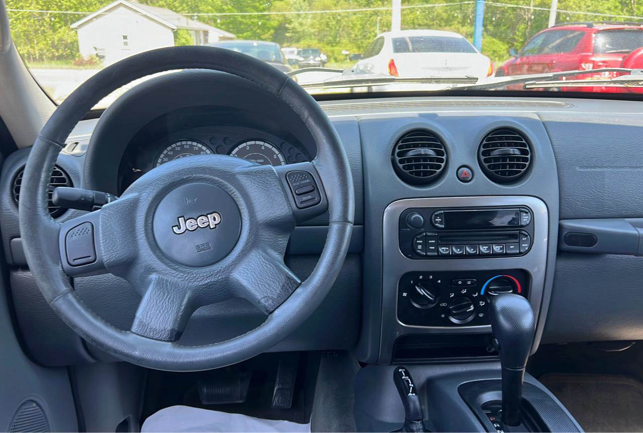 Used 2005 Jeep Liberty Renegade image 14